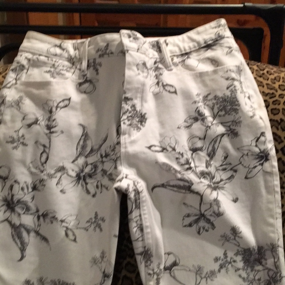 WHBM (White House Black Market) Skinny Jeans